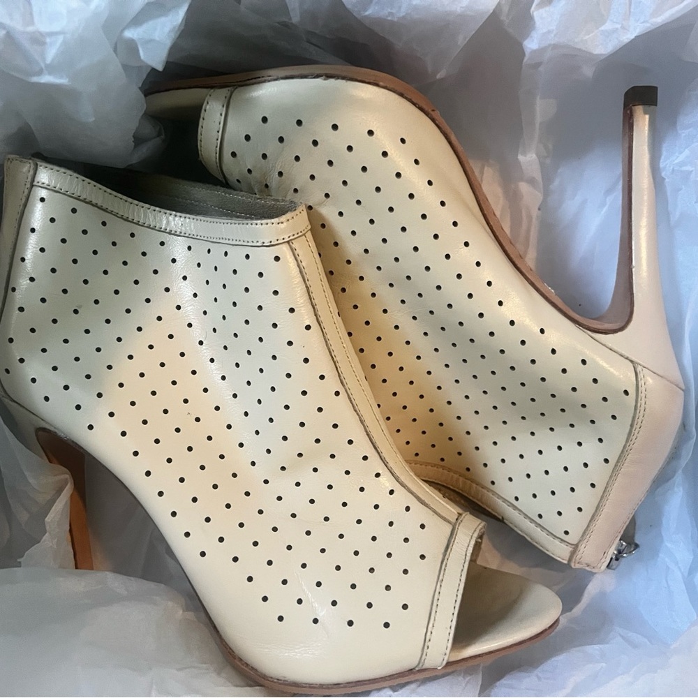 Alice and Olivia size 38.5 perforated bootie in nude leather. Never worn.